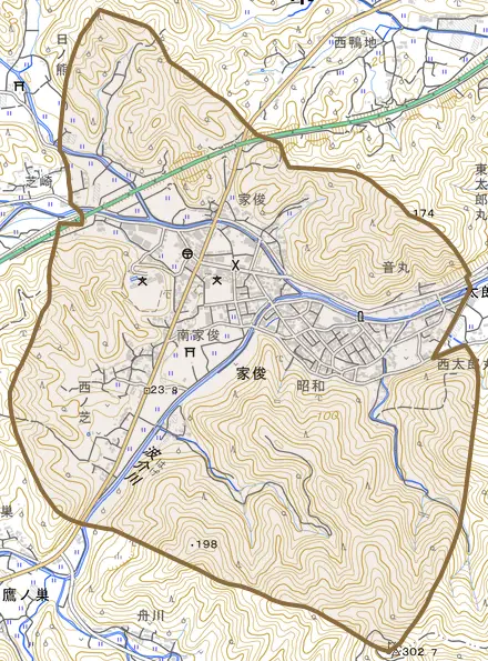 家俊とその周辺の地図。町の範囲を重ねている