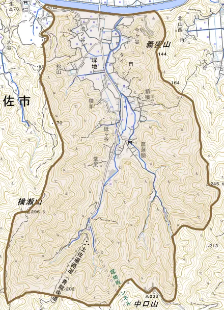 塚地とその周辺の地図。町の範囲を重ねている