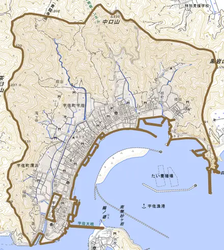 宇佐町宇佐とその周辺の地図。町の範囲を重ねている