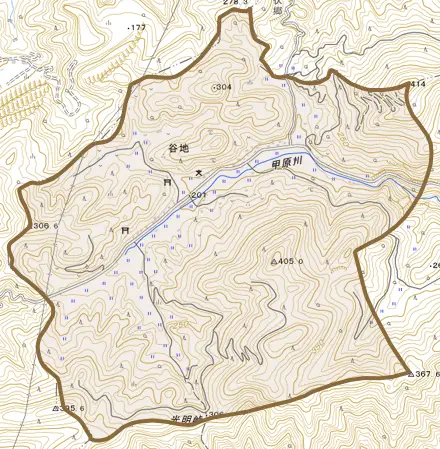 谷地とその周辺の地図。町の範囲を重ねている