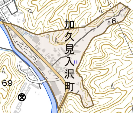 加久見入沢町とその周辺の地図。町の範囲を重ねている