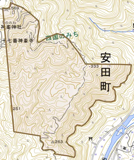 大字隆見とその周辺の地図。町の範囲を重ねている