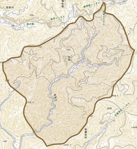 仲洞とその周辺の地図。町の範囲を重ねている