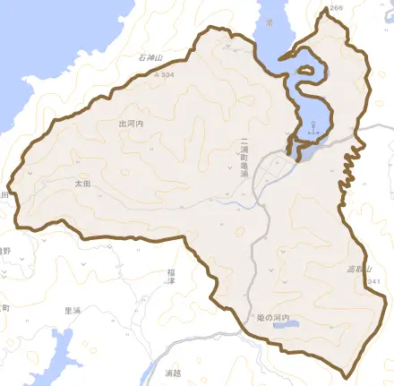 二浦町亀浦とその周辺の地図。町の範囲を重ねている