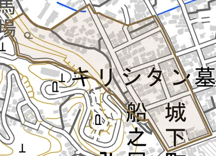 城下町とその周辺の地図。町の範囲を重ねている