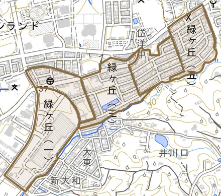 緑ケ丘とその周辺の地図。町の範囲を重ねている