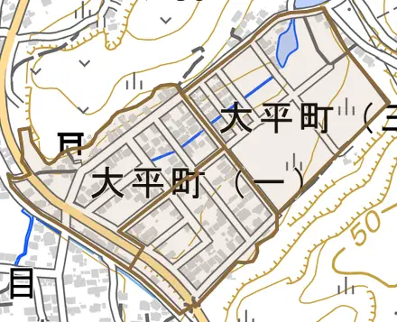 大平町とその周辺の地図。町の範囲を重ねている