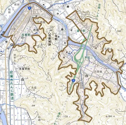 大字花岡とその周辺の地図。町の範囲を重ねている