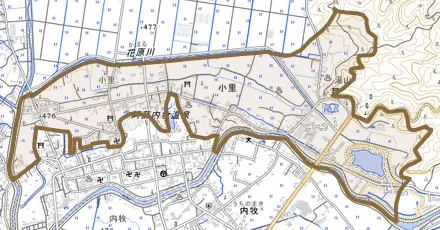 小里とその周辺の地図。町の範囲を重ねている