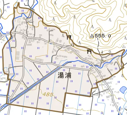 湯浦とその周辺の地図。町の範囲を重ねている