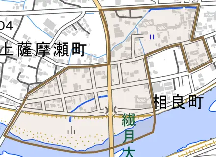 相良町とその周辺の地図。町の範囲を重ねている