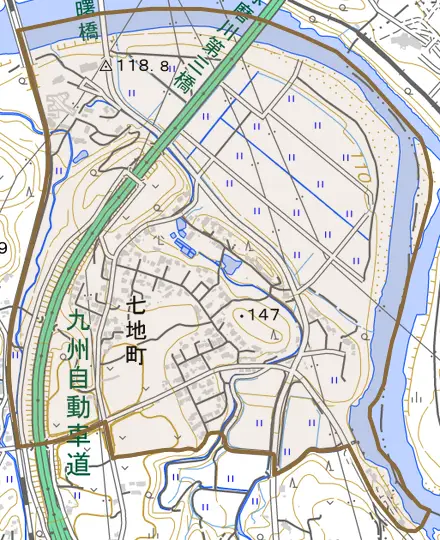 七地町とその周辺の地図。町の範囲を重ねている