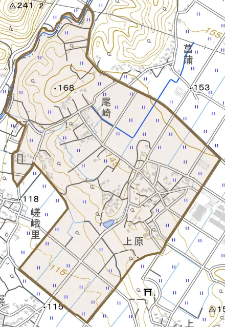 上原田町字尾崎とその周辺の地図。町の範囲を重ねている