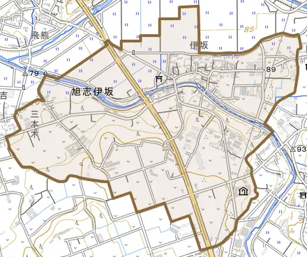 旭志伊坂とその周辺の地図。町の範囲を重ねている