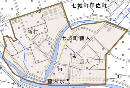七城町菰入とその周辺の地図。町の範囲を重ねている