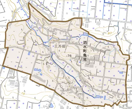 泗水町亀尾とその周辺の地図。町の範囲を重ねている