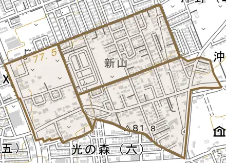 新山とその周辺の地図。町の範囲を重ねている