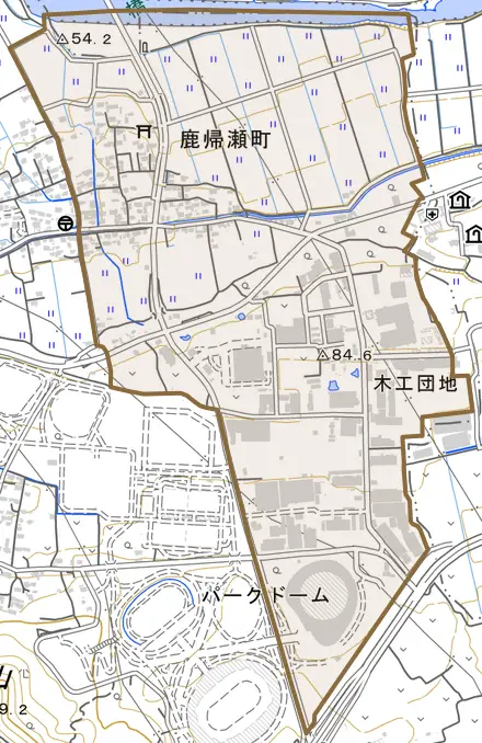鹿帰瀬町とその周辺の地図。町の範囲を重ねている