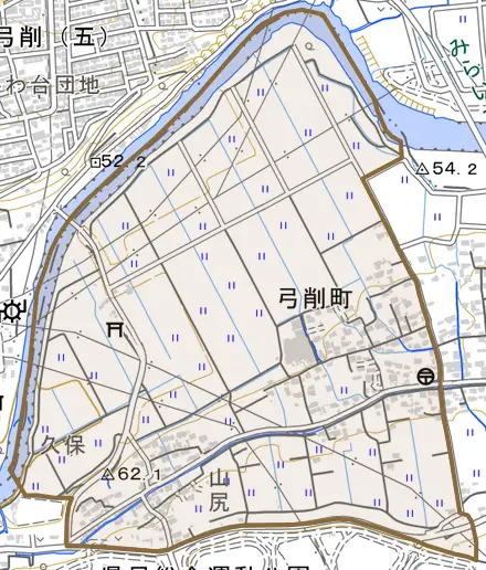 弓削町とその周辺の地図。町の範囲を重ねている