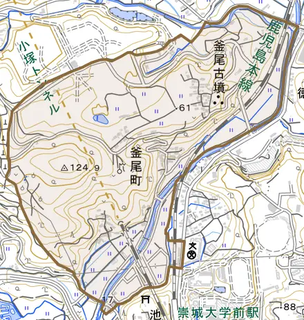 釜尾町とその周辺の地図。町の範囲を重ねている