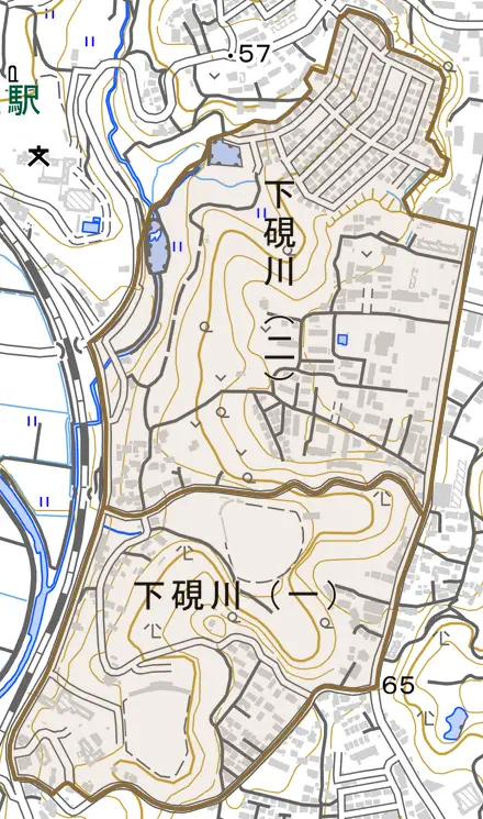 下硯川とその周辺の地図。町の範囲を重ねている