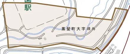 黒髪町大字坪井とその周辺の地図。町の範囲を重ねている