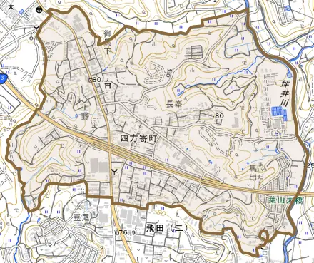 四方寄町とその周辺の地図。町の範囲を重ねている