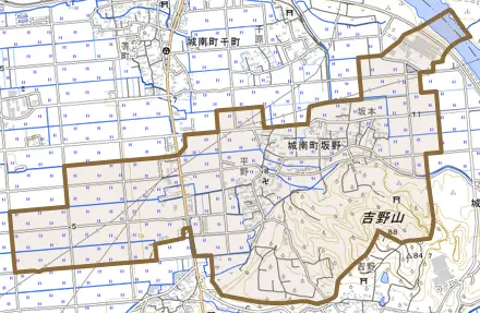 城南町坂野とその周辺の地図。町の範囲を重ねている