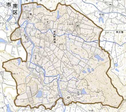 城南町鰐瀬とその周辺の地図。町の範囲を重ねている