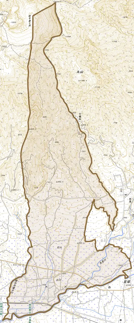 大字白川とその周辺の地図。町の範囲を重ねている