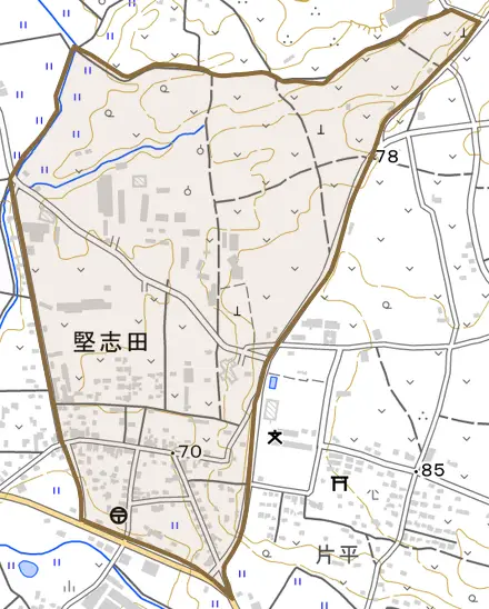 堅志田とその周辺の地図。町の範囲を重ねている