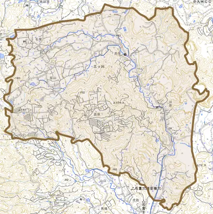 三ツ川とその周辺の地図。町の範囲を重ねている