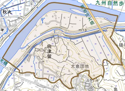 向津留とその周辺の地図。町の範囲を重ねている