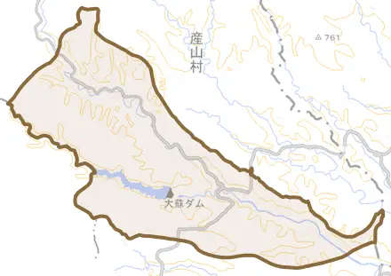 大字山鹿とその周辺の地図。町の範囲を重ねている