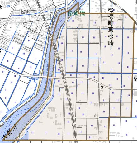松橋町東松崎とその周辺の地図。町の範囲を重ねている