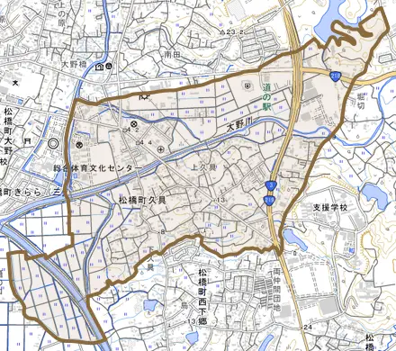 松橋町久具とその周辺の地図。町の範囲を重ねている