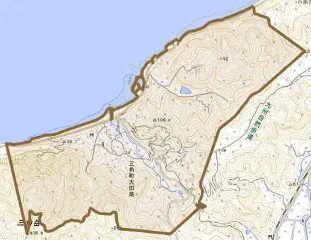 三角町大田尾とその周辺の地図。町の範囲を重ねている