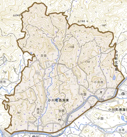 小川町西海東とその周辺の地図。町の範囲を重ねている