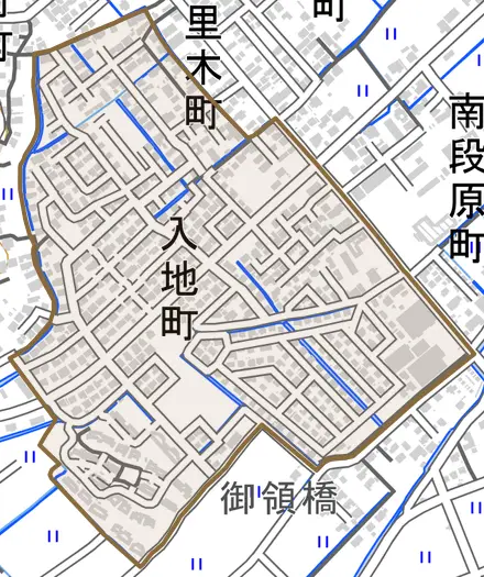 入地町とその周辺の地図。町の範囲を重ねている