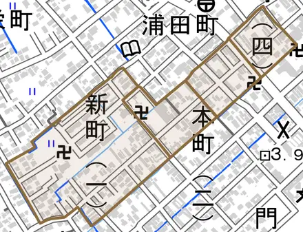 新町とその周辺の地図。町の範囲を重ねている