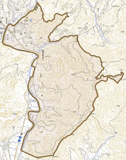 鹿北町四丁とその周辺の地図。町の範囲を重ねている