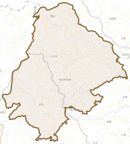 鹿北町椎持とその周辺の地図。町の範囲を重ねている