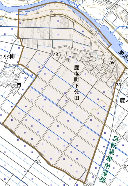 鹿本町下分田とその周辺の地図。町の範囲を重ねている