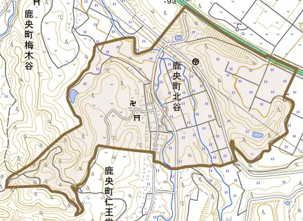 鹿央町北谷とその周辺の地図。町の範囲を重ねている