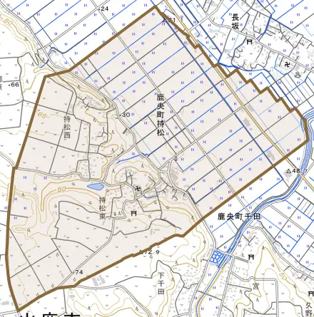 鹿央町持松とその周辺の地図。町の範囲を重ねている