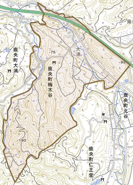 鹿央町梅木谷とその周辺の地図。町の範囲を重ねている