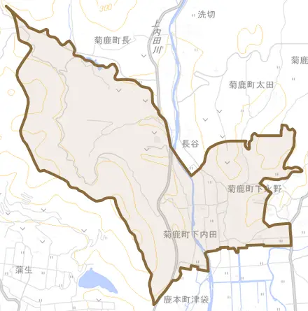 菊鹿町下内田とその周辺の地図。町の範囲を重ねている