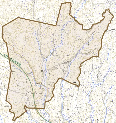 杉木とその周辺の地図。町の範囲を重ねている