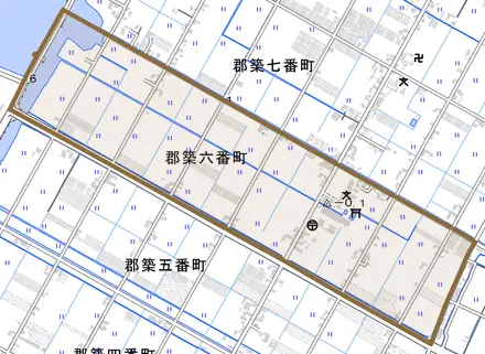 郡築六番町とその周辺の地図。町の範囲を重ねている