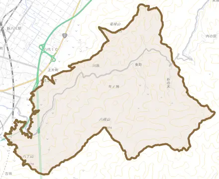 東町とその周辺の地図。町の範囲を重ねている
